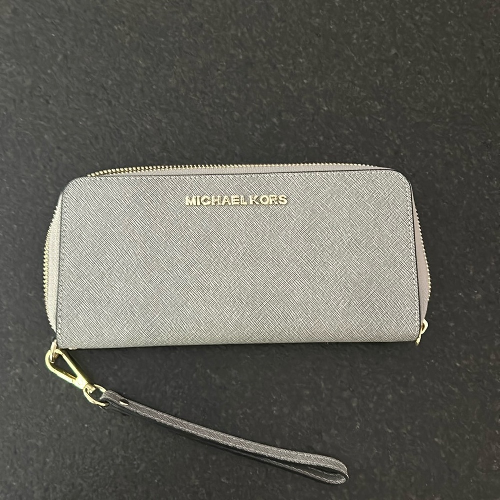 Never ever used MK wallet :)